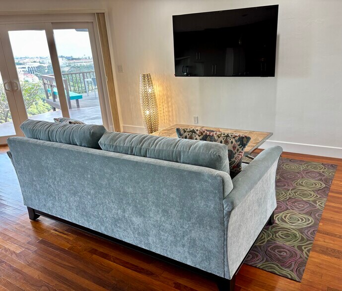 Relax in the living room - 5121 September St