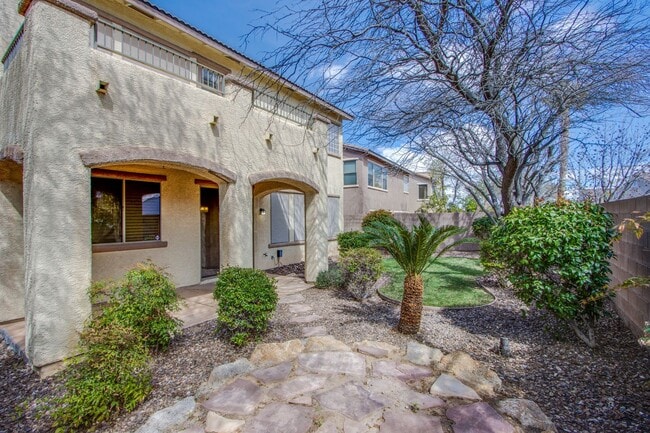 Building Photo - Beautiful 4 bedroom 3 bath plus loft home in the Vistas in Summerlin!