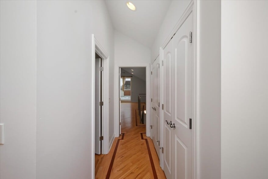 Building Photo - 1523 W Huron St