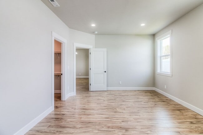 Building Photo - Gorgeous Home in West Valley