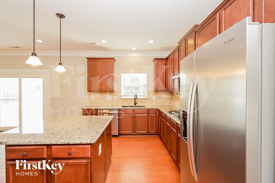 Building Photo - 11 Harvest Oak Ct