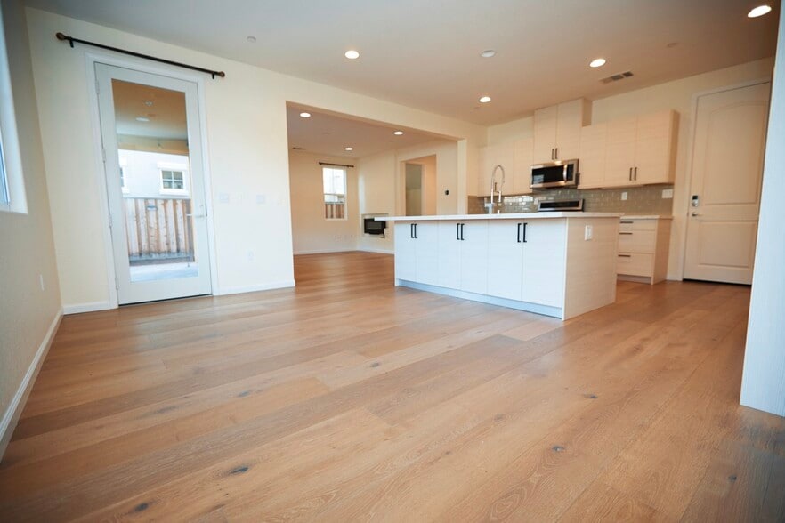 Building Photo - 4714 Tina Speciale Dr