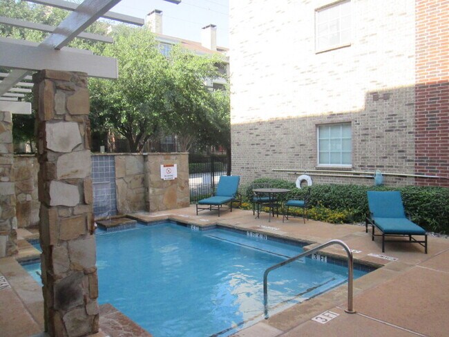 Building Photo - 950 Henderson St