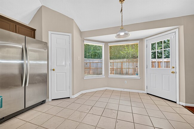 Building Photo - 815 Fairpark Ln
