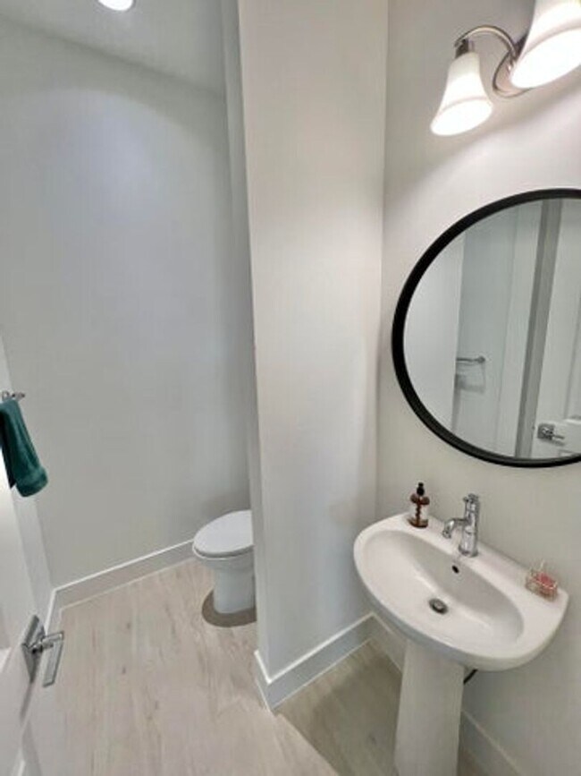 Building Photo - 5252 Beckman Ter