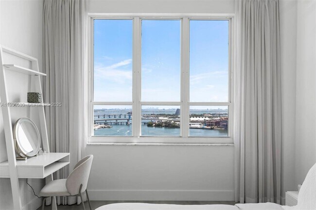 Building Photo - 888 Brickell Key Dr