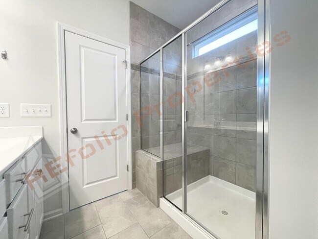 Building Photo - Charming 3 Story 4 Bedrooms with 1st Floor Guest Suite Townhome @ Smith Farm, Apex, Available Now!