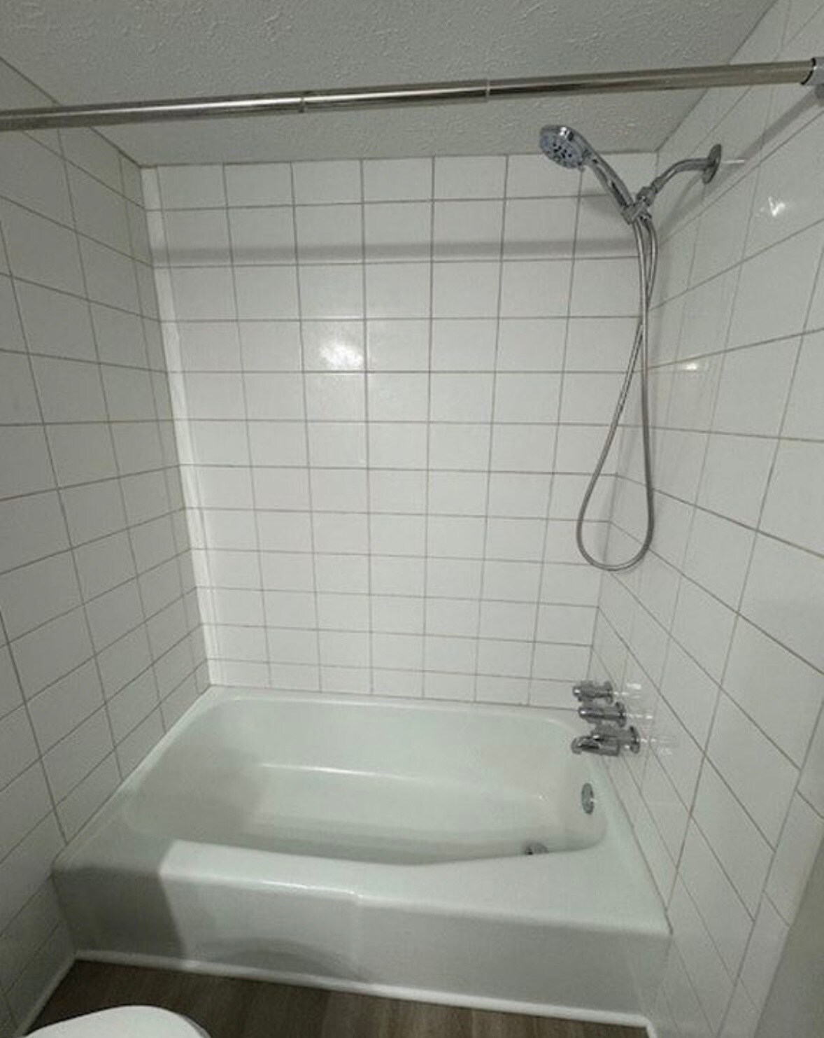 Building Photo - 4360 Inner Circle Dr