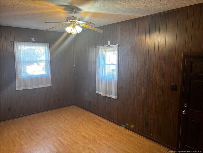 Building Photo - 854 Stoneykirk Dr