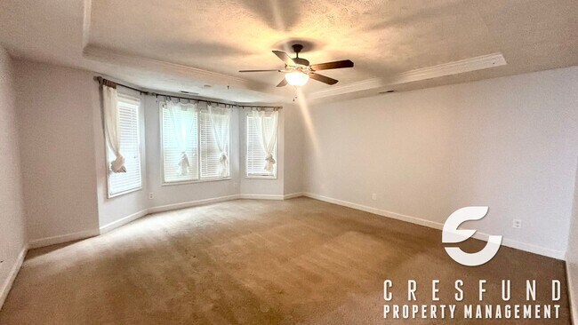 Building Photo - 4BR 2.5 Bath with Screened Porch and priva...