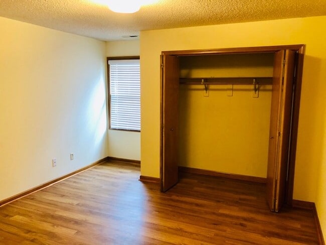 Building Photo - Perfect location 3 bed 2 bath with fenced in back yard and two car garage!