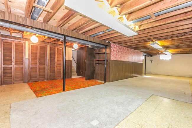 Building Photo - 3 Bedroom 2 Bath Home for Rent Indianola, ...