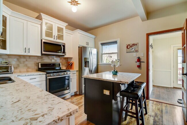 Building Photo - 4451 N Tripp Ave