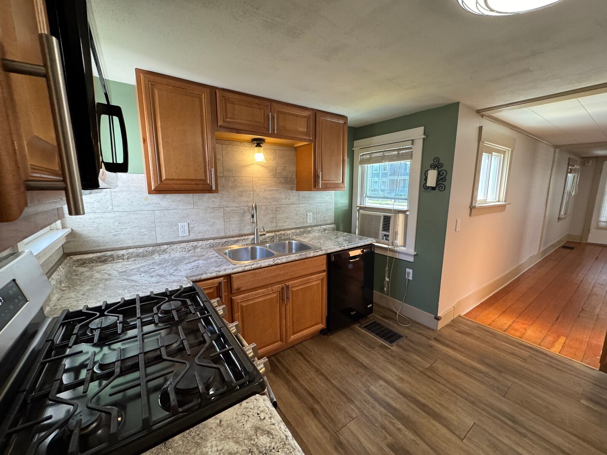 Building Photo - 11 Lincoln Ave