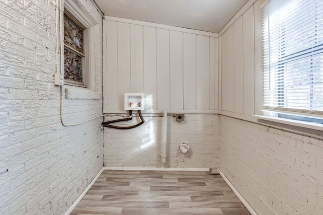 Building Photo - 506 E Curtis Dr