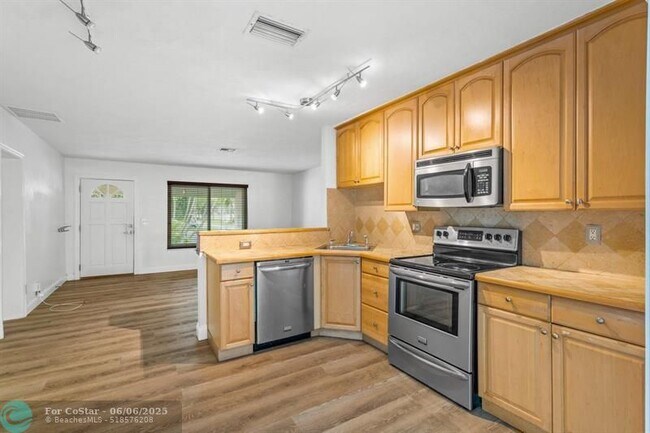 Building Photo - 4528 SW 28th Terrace