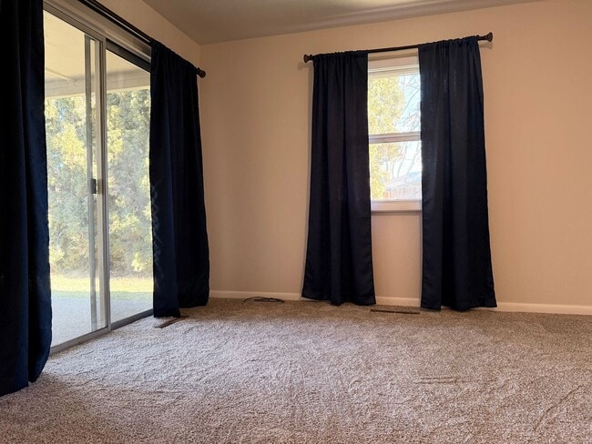 Building Photo - Short term 6 month rental available. 2 bedroom, 2 bath home in Boise!