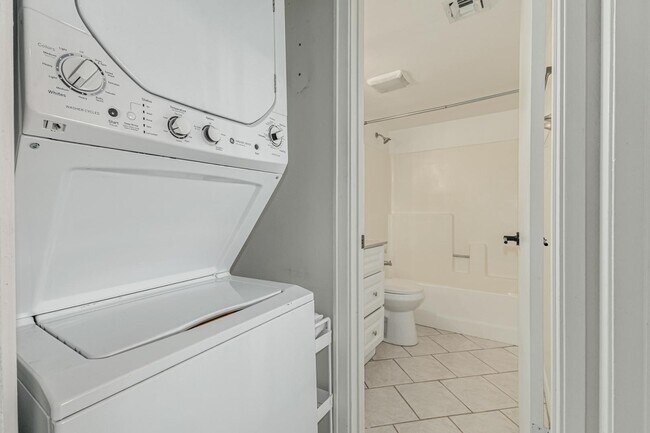 Building Photo - 10828 N Biltmore Dr