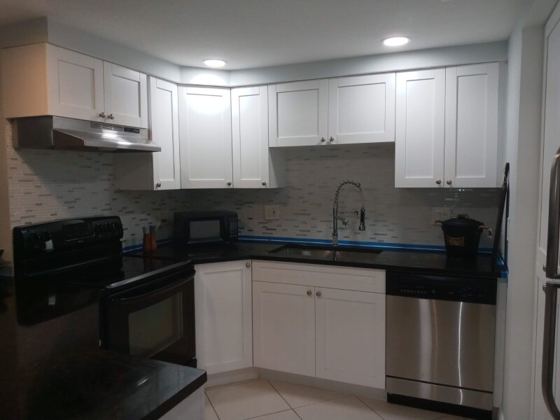 Building Photo - 4401 Crystal Lake Dr