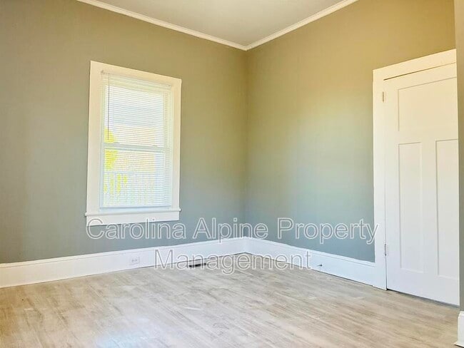 Building Photo - 910 Walnut St