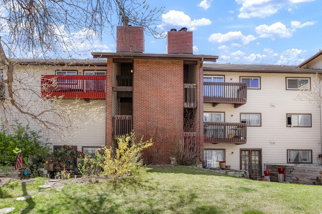 Building Photo - 2 Bedroom/2 Bathroom Condo - Aurora - Lowe...