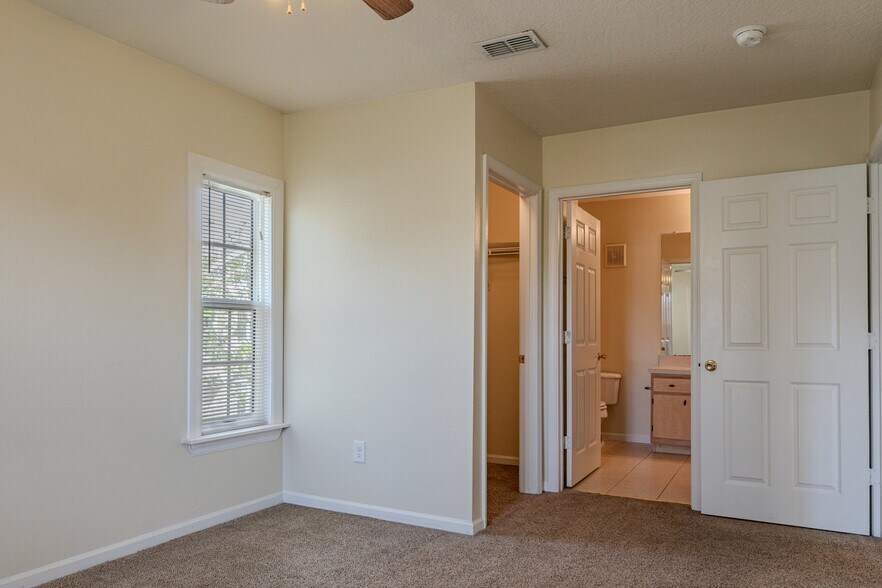 Building Photo - 6596 Swissco Dr