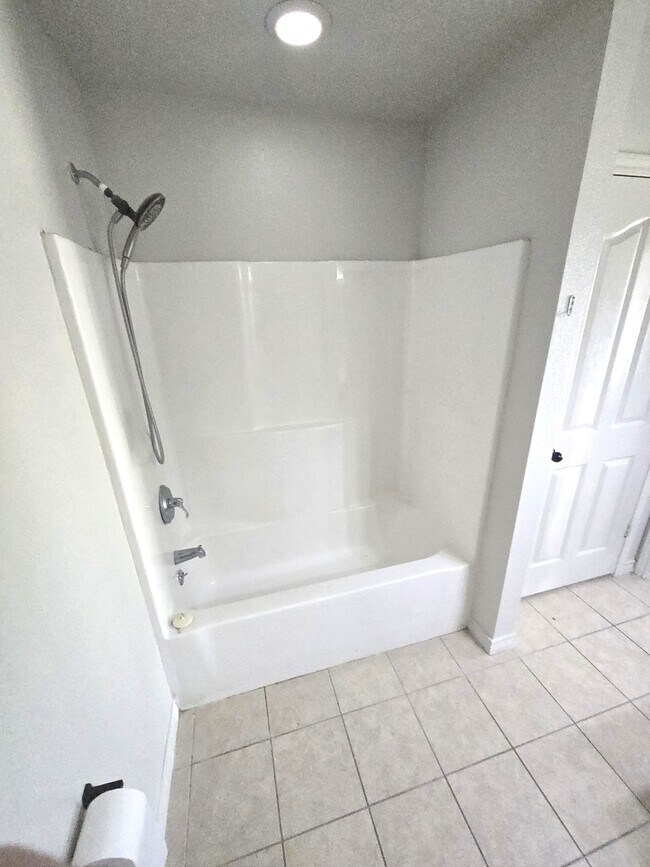 Building Photo - 6534 Westwood Village Dr