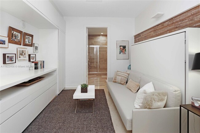 Building Photo - 15901 Collins Ave