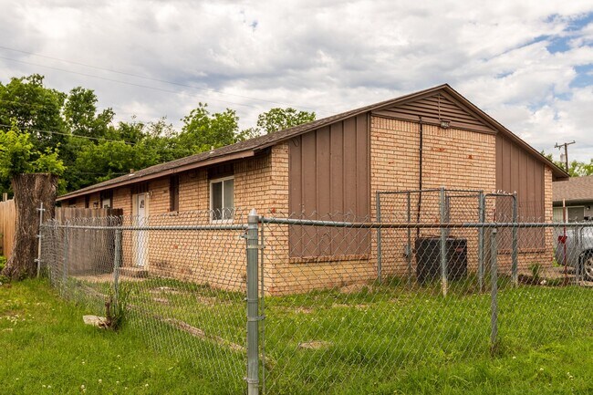 Building Photo - 1304 N Irvington Ave