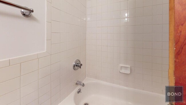 Building Photo - 417 E 65th St