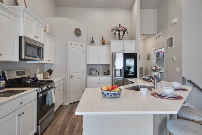 Building Photo - Gorgeous 5 Bed 3 Bath Home in North Loveland!