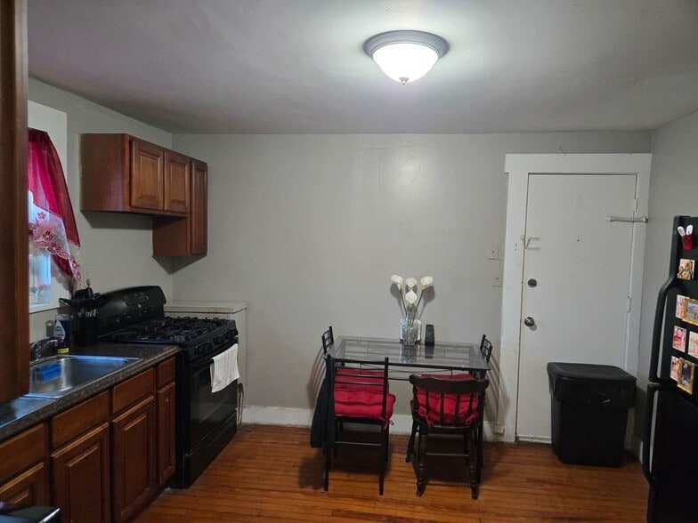 Building Photo - 144-146 Mapes Avenue, 3