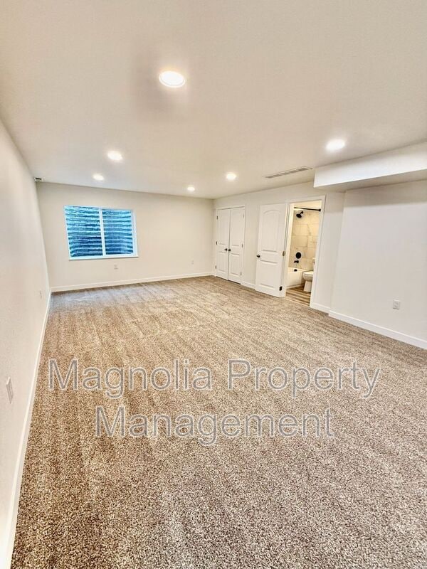 Building Photo - 3333 Bright Moon Dr