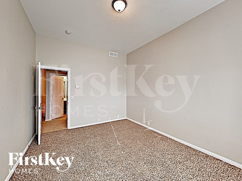 Building Photo - 816 Cutting Horse Dr