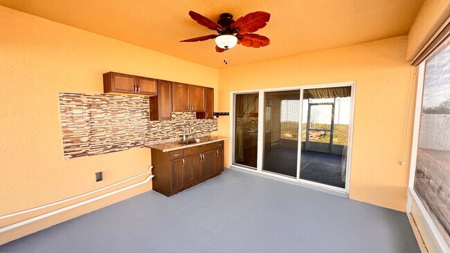 Building Photo - Immaculate 4 BR / 3 BA - With an OFFICE!