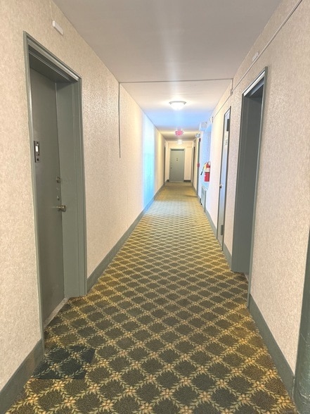 Building Photo - 45 Maple St