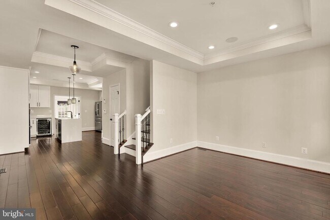Building Photo - 1609 Levis St NE