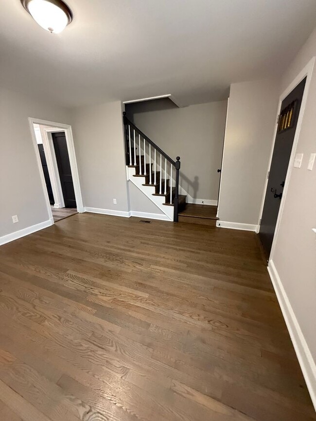 Building Photo - 935 E 41st St