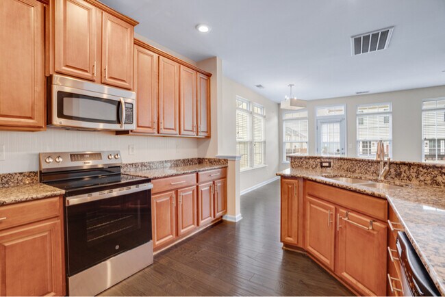 Building Photo - 9329 Lenox Pointe Dr