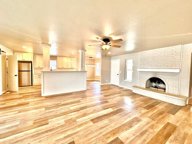 Building Photo - 4 Bed Spacious Midwest city House