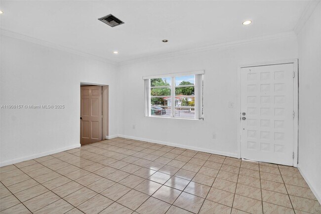 Building Photo - 2464 SW 19th St