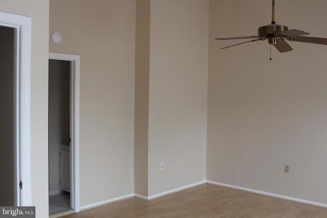 Building Photo - 611 Suffield Dr