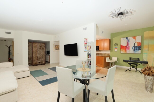 Building Photo - 411 N New River Dr E