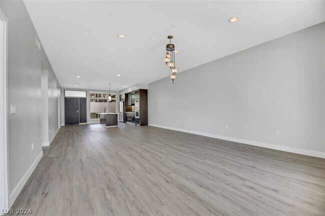 Building Photo - 8925 W Flamingo Rd