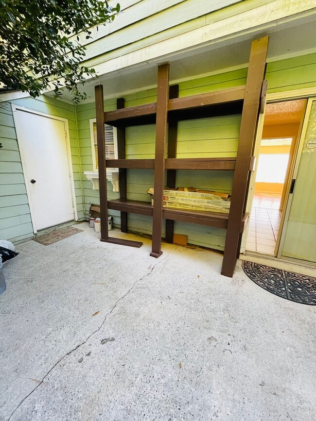 Building Photo - 406 Vineyard Pond Dr NW