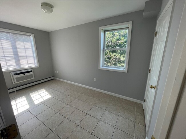 Building Photo - 66-39-66-79 79th Pl