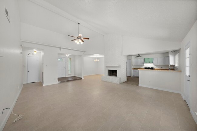 Building Photo - 13815 Grosvenor St