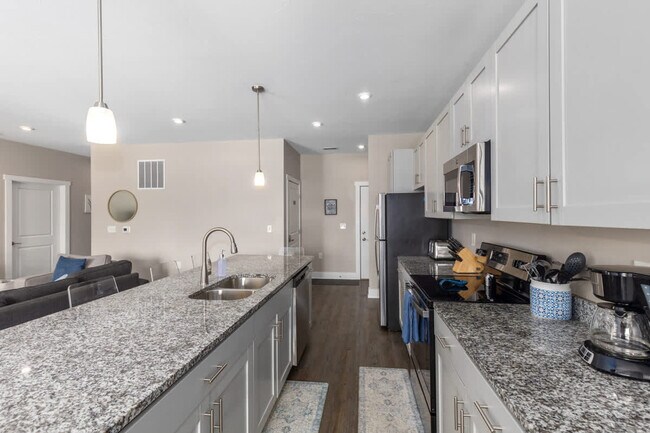 Building Photo - 3938 Pinot Dr