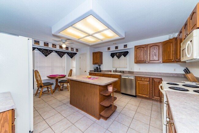 Building Photo - FURNISHED OAKWELL FARMS SINGLE-STORY