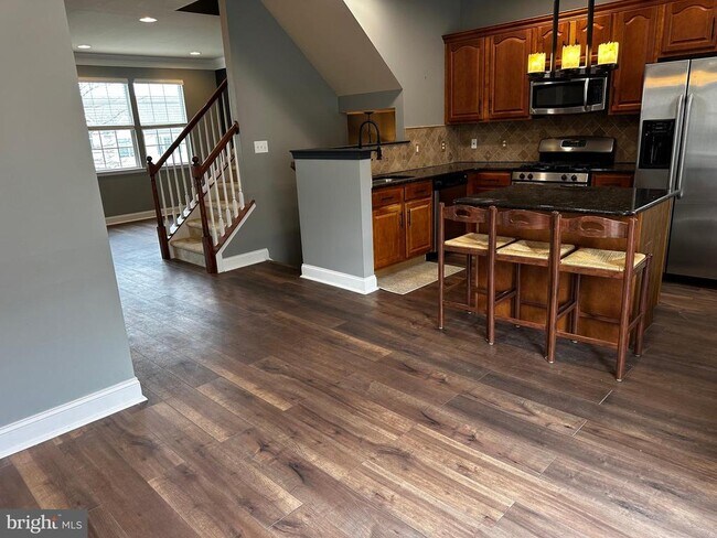 Building Photo - 2732 Shelburne Rd